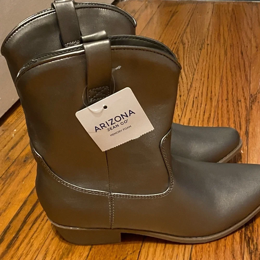 Arizona Jean Co.  Boots size 7 NWT